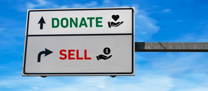 A road sign that says Donate and Sell